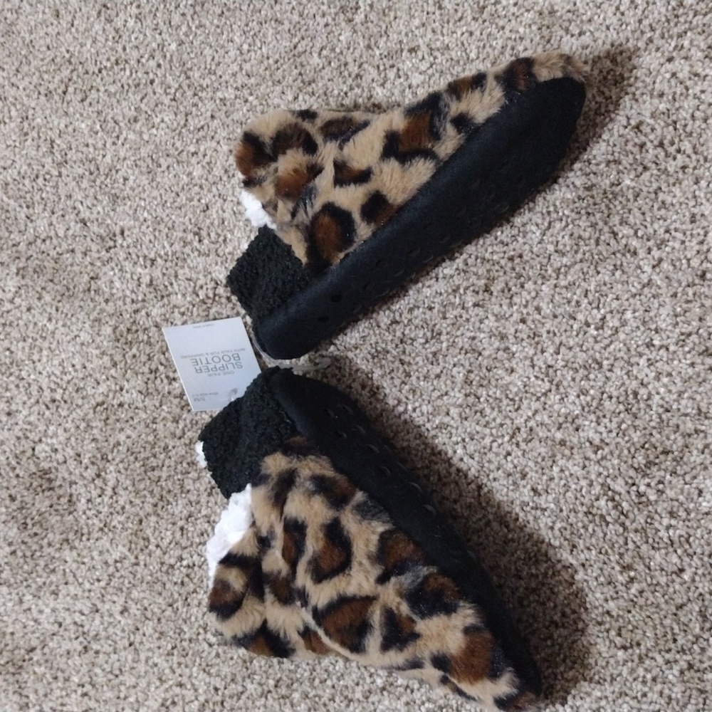 Super soft Bootie Slippers Available In Animal Print And Black